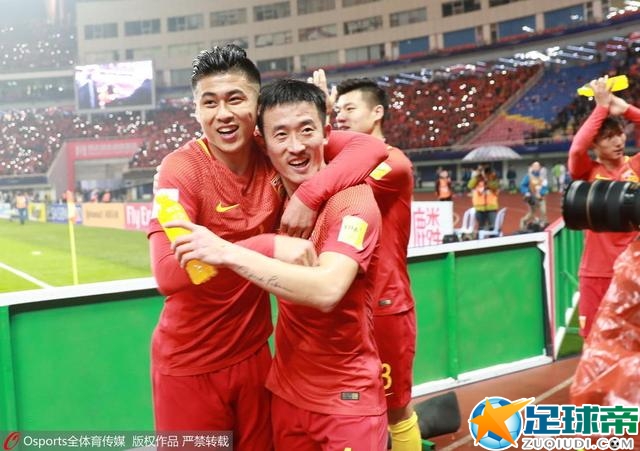 此前穆勒已经表态自己想要继续再踢至少一年，目前他与拜仁的合同将在2024年到期，拜仁主帅图赫尔和俱乐部主席海纳都已经明确表示，他们想要与这名拜仁传奇球星延长合同。